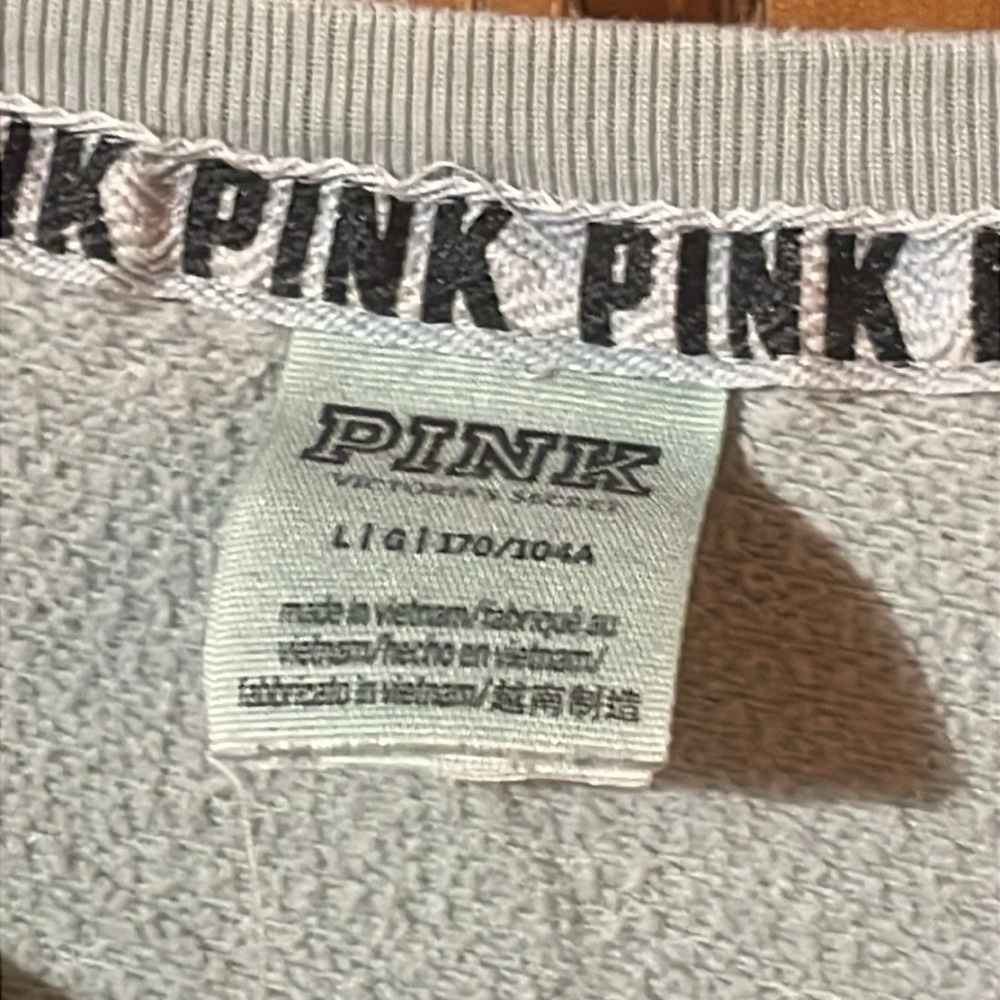 Pink - Victoria’s Secret - Very loved - Sweater
(holes in wrists) - Picture 3 of 6